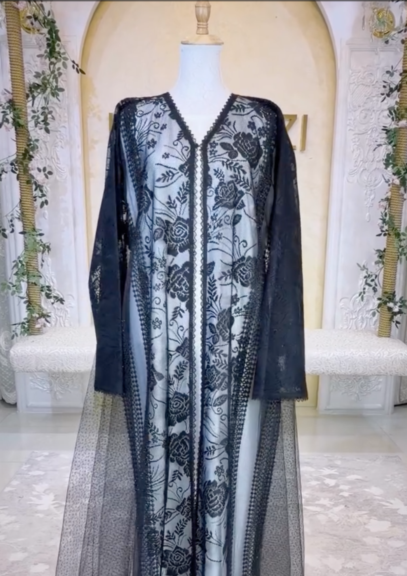 Flow Lace Abaya